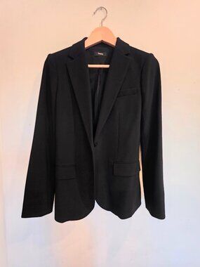 Theory admiral crepe staple blazer size 2 black NWT.